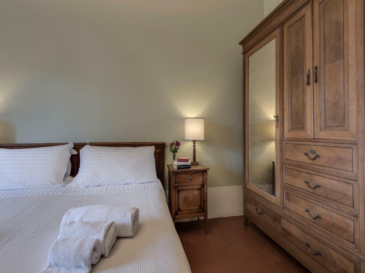 Tenuta Di Capezzana Bed & Breakfast Seano Exterior photo